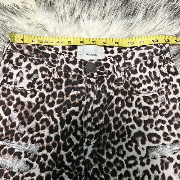 One Teaspoon Animal Print Trucker Cut Off Shorts 24 Fit like 26 - Picture 9 of 11
